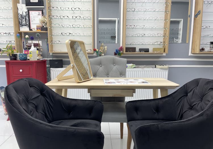Sinan Optik mağaza içi